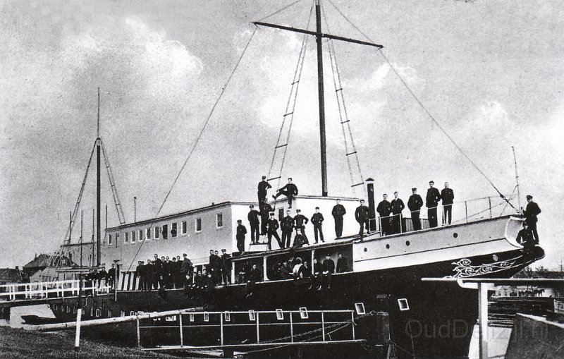 Eemskanaal Abel Tasman internaat en opleidingsschip rond 192.jpg